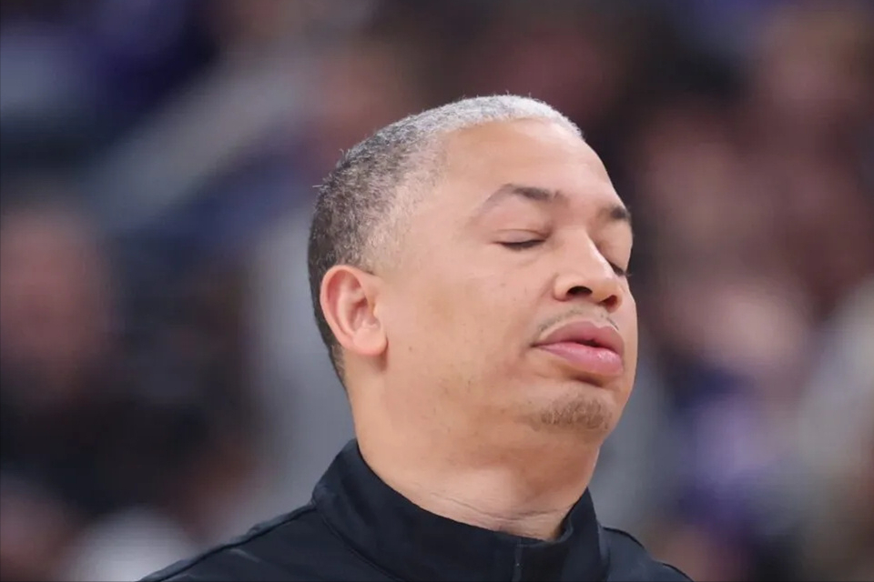 开云-伦纳德又受伤了！踩到现场观众！这一次，泰伦·卢位置不稳？