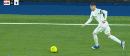 开云体育下载-7万人鼓掌！皇马21岁小将封神战：完美戴帽 佛爷亲自祝贺