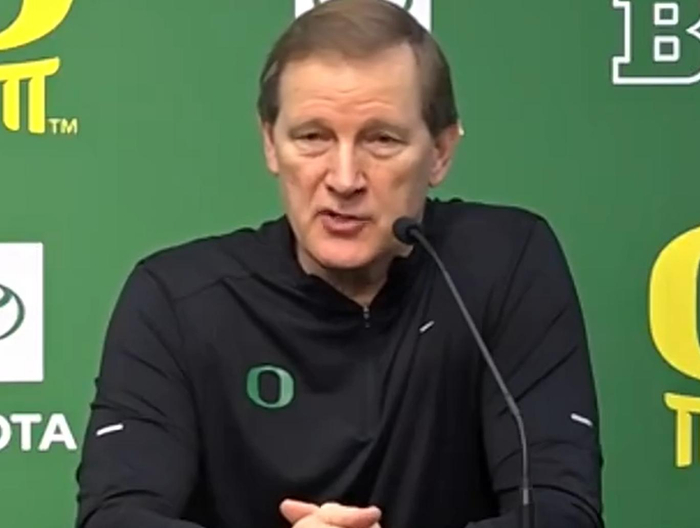 开云APP-俄勒冈主帅再提林葳！亲承进步，但不满组织与防守，披露CBA隐患|NCAA|比赛|密歇根|杰克逊|篮球_新浪体育_新浪新闻