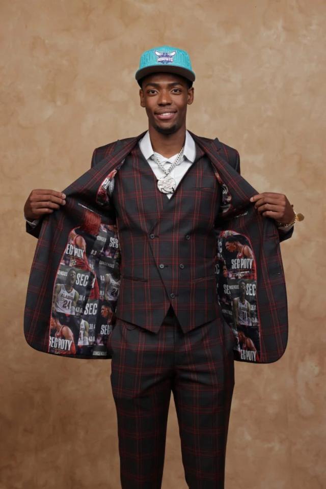 开云-5进球6失误7犯规！乔老板钦点探花郎夏联首秀低迷