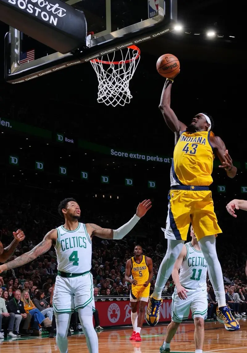 开云在线-西亚卡姆穿着蓝金色KD18，空砍32分10篮板4助攻