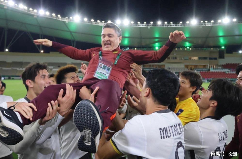 开云体育下载-祖国万岁！中国球迷免票入场观看U23国足决赛 中国使领馆协商促成