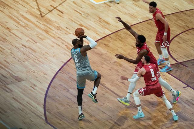 开云APP-【现场】纵使身披紫金 克利夫兰依旧是勒布朗的城市