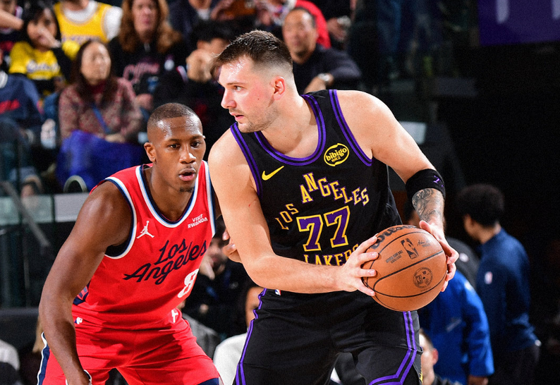 开云在线-拒26分逆转！小卡24分，快船险胜湖人，东契奇32分，两队都需交易