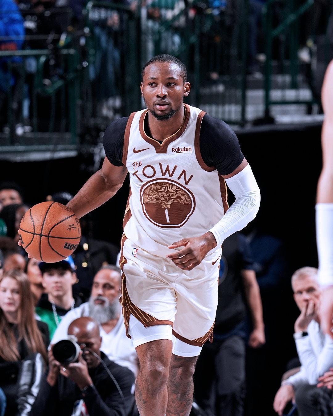 开云体育下载-库里38+8记3分创NBA历史第1神迹！弗拉格21+11创纪录，库明加伤退