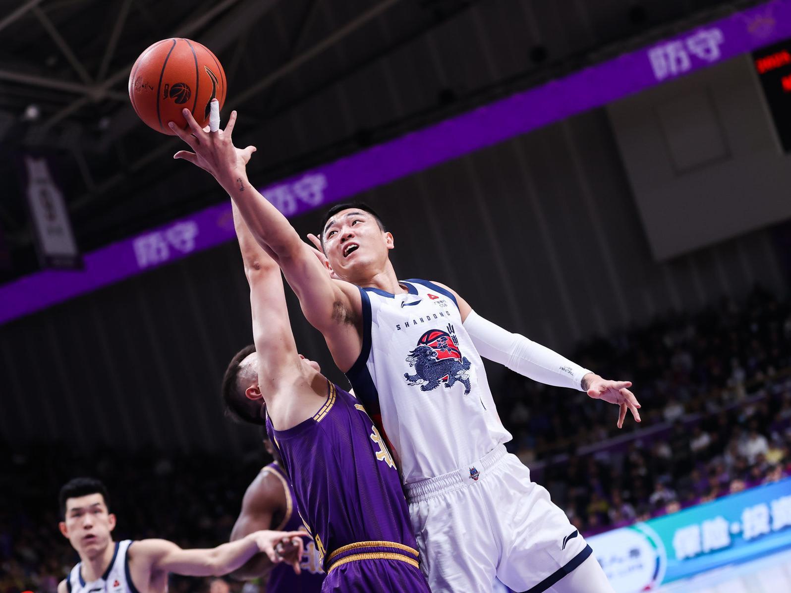 山东男篮挑战卫冕冠军，可有破敌之策？新外援首秀还要推迟