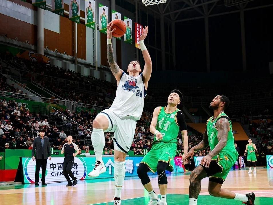 山东男篮挑战卫冕冠军，可有破敌之策？新外援首秀还要推迟