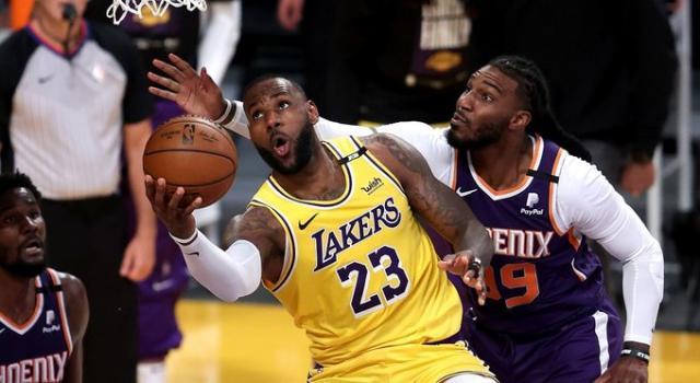 皇帝引领湖人第三节风暴 詹姆斯状态正在回暖