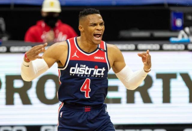 开云在线-韦少冲击历史三双王 含金量不高引争议