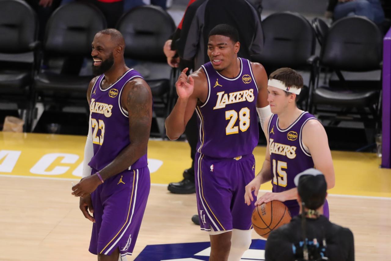 开云在线-湖人五连胜对手分别是：步行者尼克斯森林狼公牛掘金