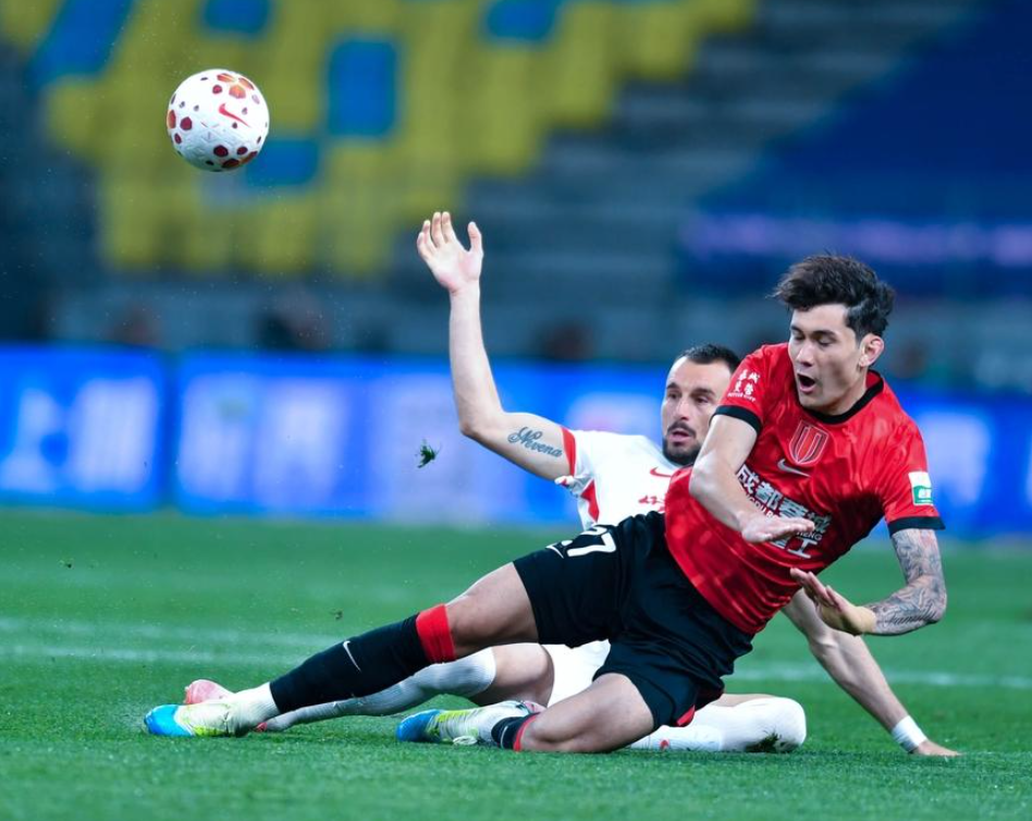 开云APP-一场1-0，让中超榜首易主，神仙进球诞生：第79分钟角球破门绝杀