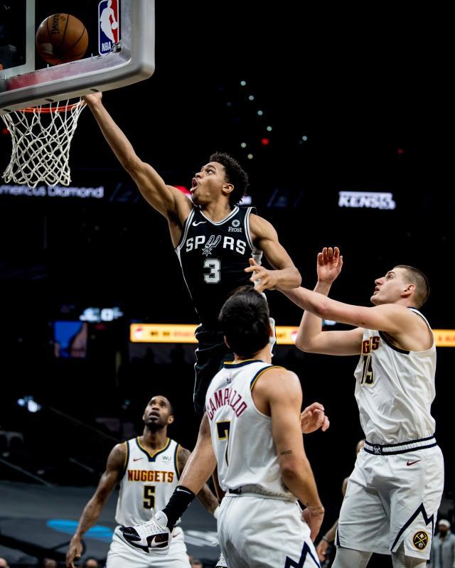 德罗赞30+10带队胜掘金 马刺遇强则强冲到西部前4