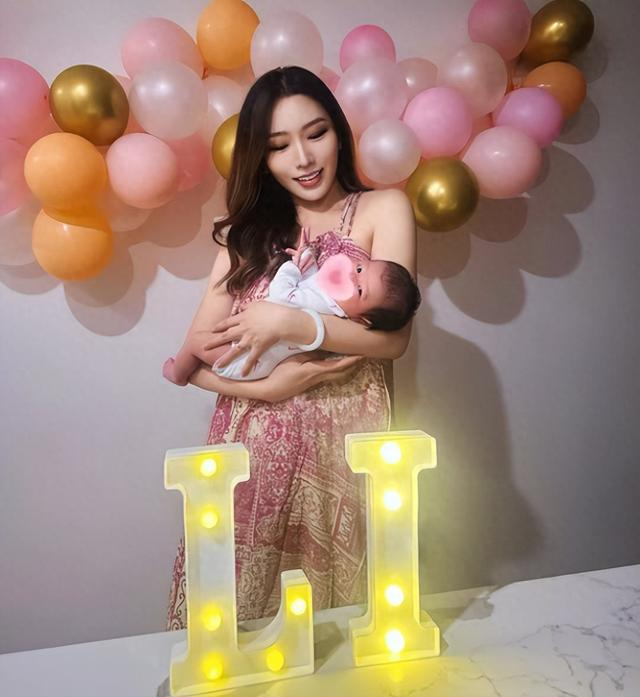 开云APP-李弘权一家近照，24岁成巨星，妻子是白富美教师，顶薪没悬念了|上海队|cba联赛|上海男篮|NCAA|nba_新浪体育_新浪新闻