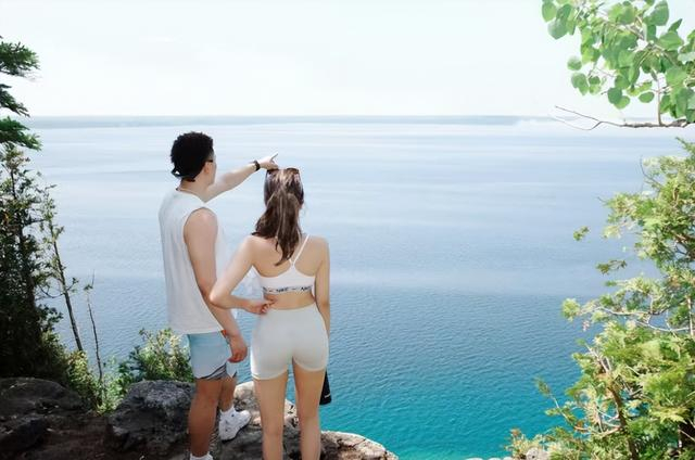 开云APP-李弘权一家近照，24岁成巨星，妻子是白富美教师，顶薪没悬念了|上海队|cba联赛|上海男篮|NCAA|nba_新浪体育_新浪新闻