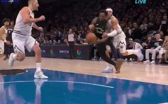 开云体育下载-戈登身后拉拽兰德尔犯规，芬奇抱怨裁判应该回看录像